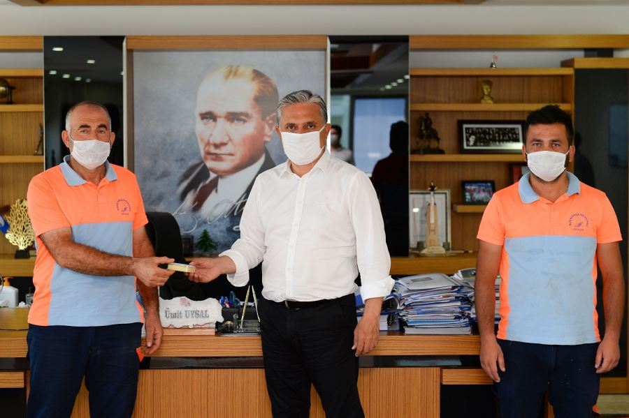 TEMİZLİK İŞÇİSİNDEN ÖRNEK DAVRANIŞ