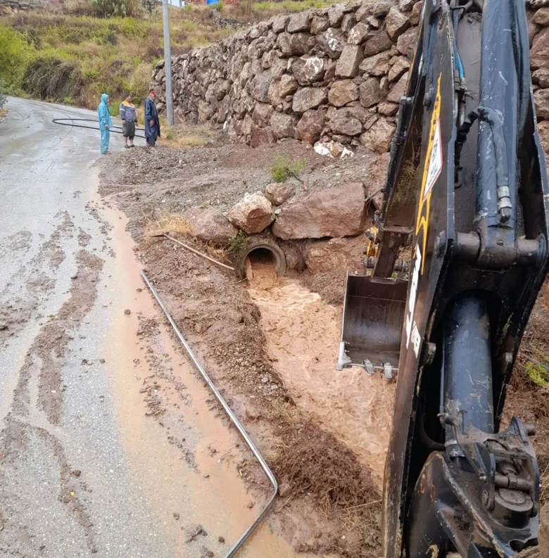 Alanya kırsalında yağış sonrası Büyükşehir ekipleri seferber oldu