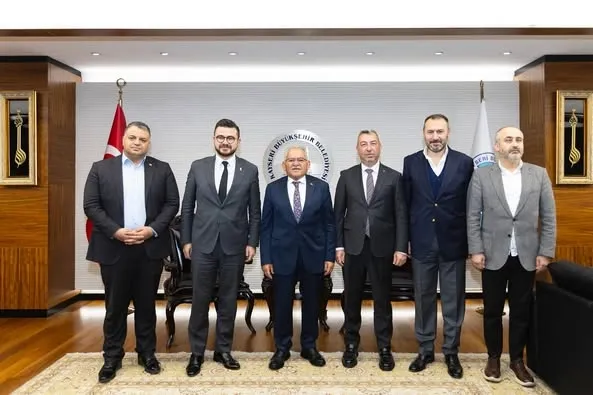 Büyükkılıç, AK Parti ve STK Temsilcilerini Makamında Ağırladı