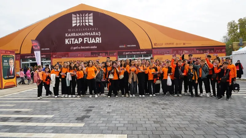 Ilıca Yeniyapan Ortaokulu Öğrencileri Kitap Fuarında Buluştu