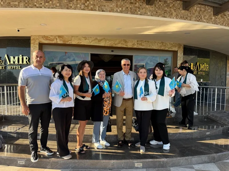 Kemer Belediye Başkanı Topaloğlu Kazakistanlı Öğretmenlerle Buluştu