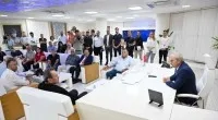 Kepez Belediye Başkanı Mesut Kocagöz, halk gününde vatandaşlarla bir araya geldi
