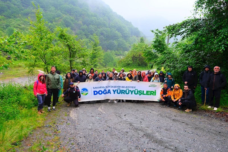 Hafif yağmur eşliğinde cennet tabiatı keşfettiler: Zorlu parkur Kılıçkaya Zirvesi…