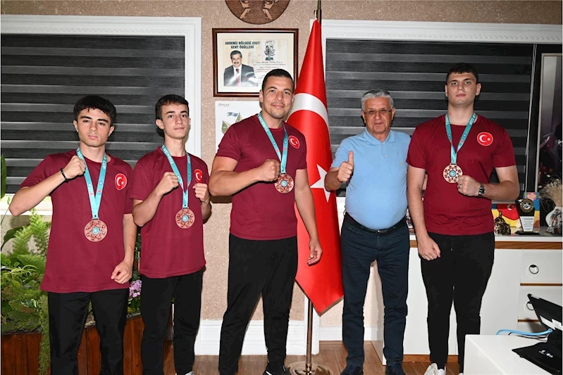 Başarılarını Başkan Topaloğlu ile paylaştılar