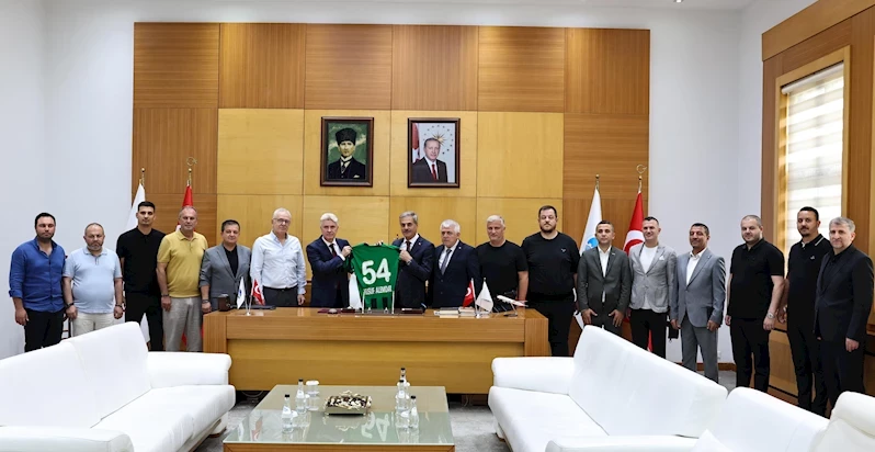 “Sakaryaspor yeniden şehrimize gurur yaşatacak başarılara imza atmalıdır”