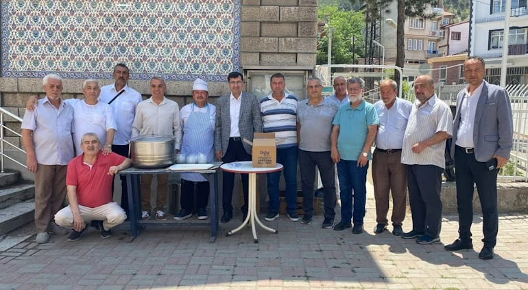 BELEDİYE BAŞKANIMIZ EYÜP KAHVECİ AŞURE DAĞITIM PROGRAMINA KATILDI