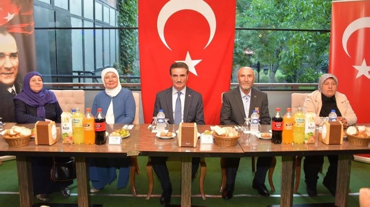 BELEDİYE BAŞKAN VEKİLİMİZ HATİCE IŞIK GÜRÇINAR 15 TEMMUZ DEMOKRASİ VE MİLLÎ BİRLİK YEMEĞİ’NE KATILDI