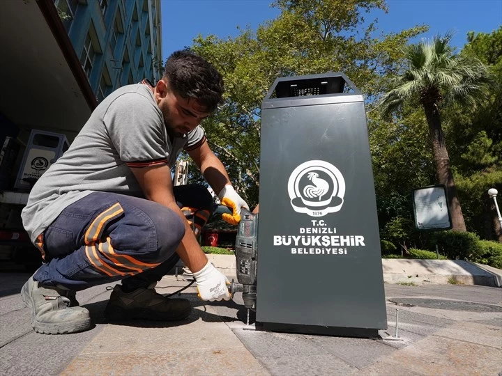 Denizli Büyükşehir çöp kutularını yeniliyor