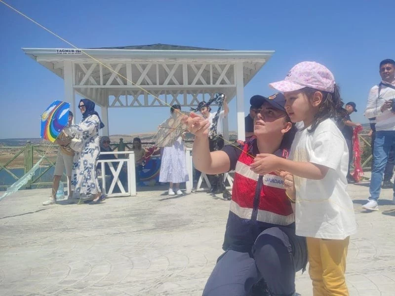 Jandarma Ekipleri Çekerek Lavanta Adasında Uçurtma Şenliği Düzenledi